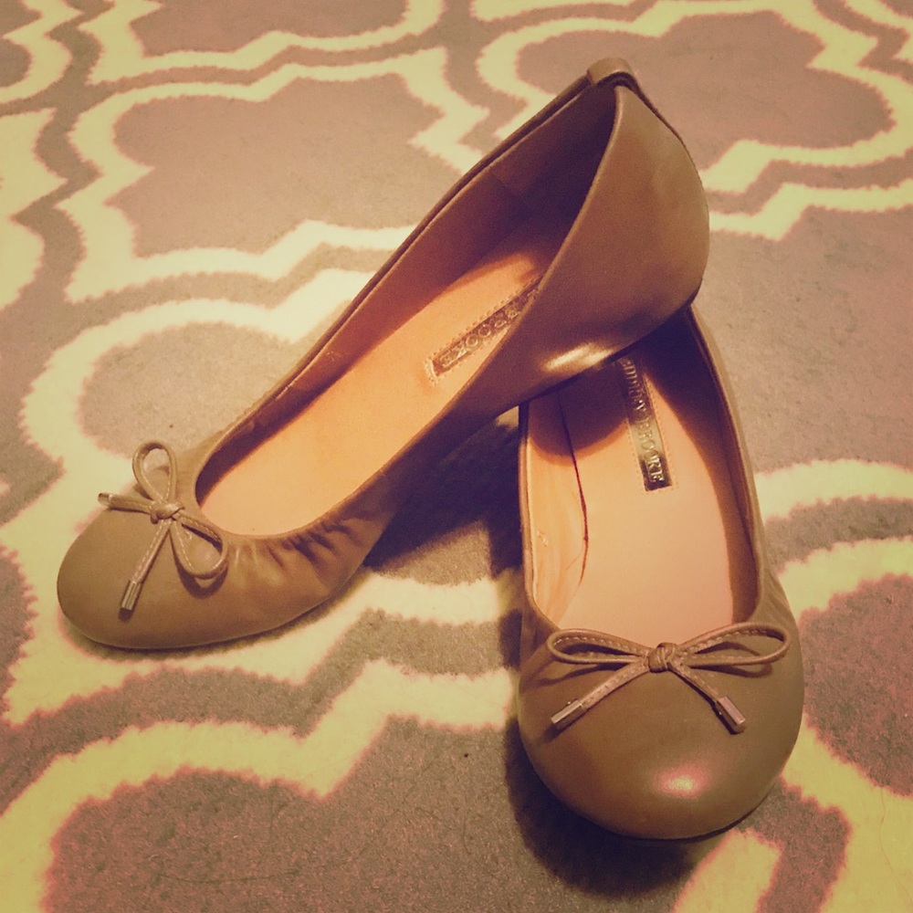 NWOT Audrey Brooke brown flats